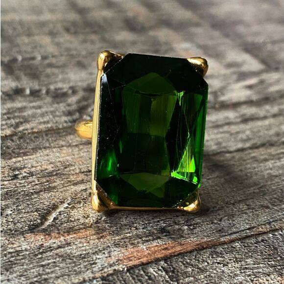 NEW Emerald Green Zirconium Stone Cocktail Ring - Picture 10 of 16
